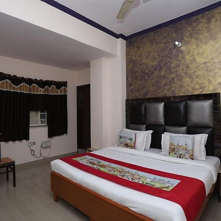 Hotel Deepak Джайпур Екстериор снимка
