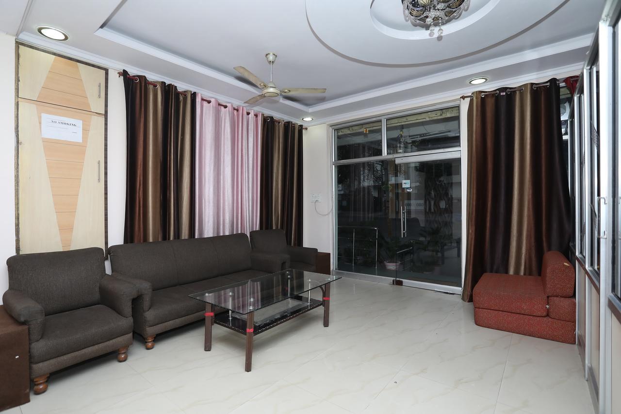 Hotel Deepak Джайпур Екстериор снимка