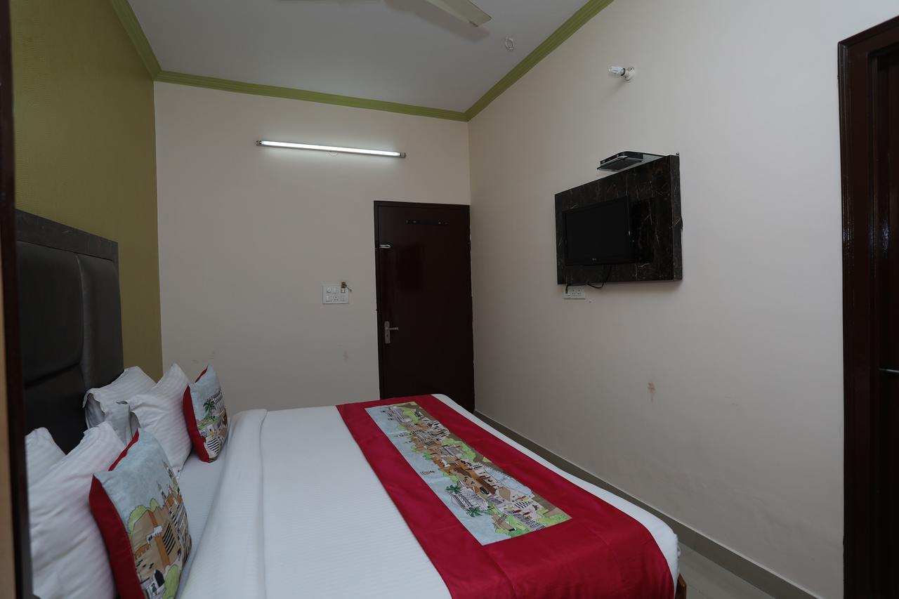 Hotel Deepak Джайпур Екстериор снимка